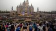 Singular. &nbsp;El característico castillo de la compañía de Hollywood fue escenario de una fastuosa ceremonia en la que se impuso el estilo oriental en los detalles. &nbsp; &nbsp;
