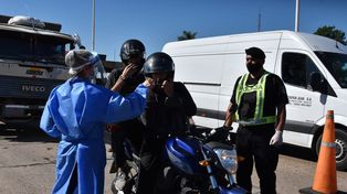 Refuerzan controles de olfato y fiebre en corredores y puntos de ingreso a Santa Fe