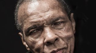 Polémica por la última foto de Muhammad Ali, portada de diarios ingleses