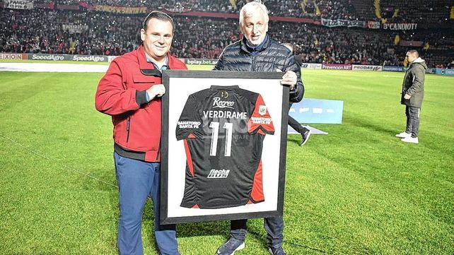 Colón le brindó un emotivo reconocimiento a Verdirame