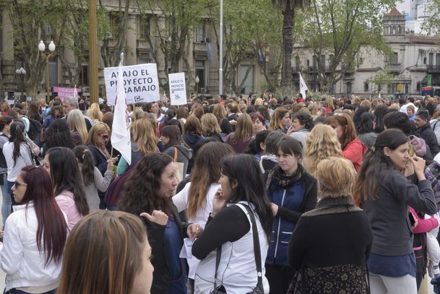 Los docentes se movilizan en Rosario.