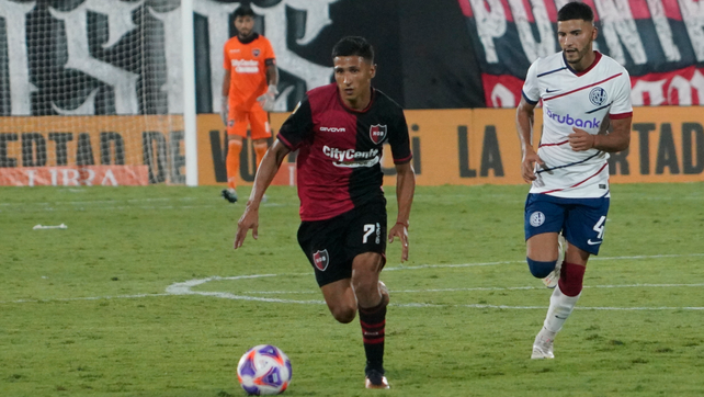 Iván Gómez es versátil y en la victoria de Newell