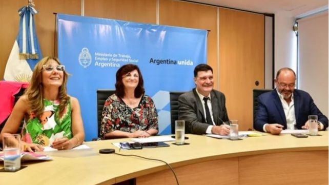 La ministra Kely Olmos en una de las últimas reuniones del Consejo del Salario.
