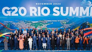 Javier Milei se ausentó en la tradicional foto familiar que se sacaron los jefes de Estado y otras autoridades al finalizar la cumbre del G20.