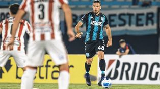 Racing ganó en Montevideo.