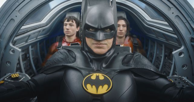 Michael Keaton regresa como Batman para esta película. 