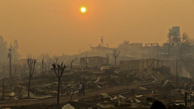 Las imágenes más estremecedoras de los incendios forestales en Chile