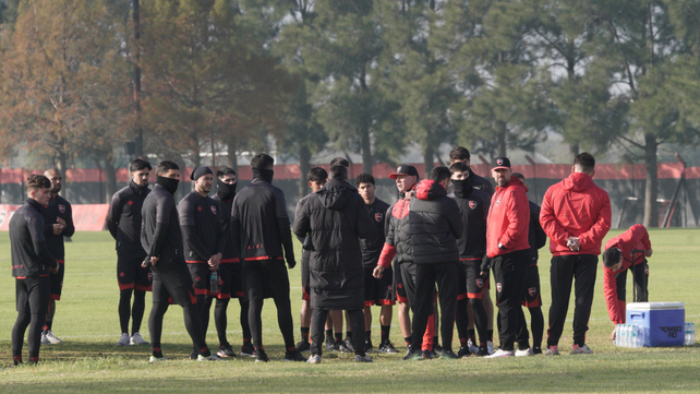 El plantel de Newells realiza la pretemporada y cinco futbolistas entrenan aparte porque no serán tenidos en cuenta.