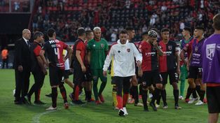 Mariano Soso, el técnico que no le encuentra la vuelta a Newells en vísperas de un clásico crucial.