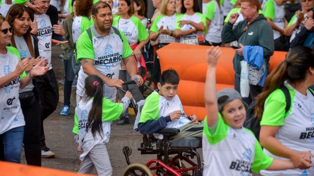 Cerca de 3 mil atletas participaron en el Maratón del Becario.