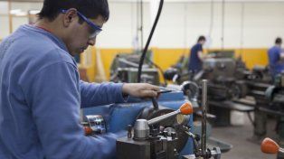 Alerta laboral en Santa Fe: la provincia perdió más de 15.000 puestos de trabajo y 2.200 empresas en dos años.