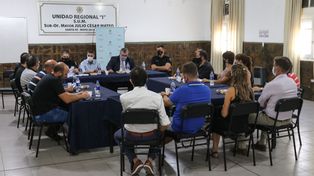 Funcionarios del Ministerio de Seguridad de la provincia y autoridades de la Policía de Santa Fe, se reunieron con representantes del Centro Comercial