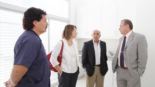 Inspeccionan las obras de los centros de salud en Barrio Acería y San José