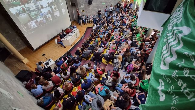 ATE define si acepta la propuesta salarial del gobierno: mociones a favor y en contra con paros de hasta 48 horas ATE define si acepta la propuesta salarial del gobierno: mociones a favor y en contra con paros de hasta 48 horas