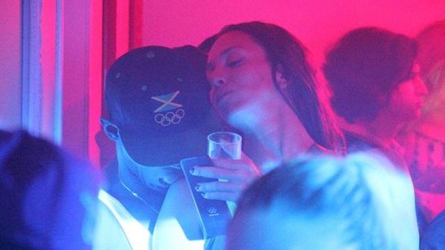 Nuevas fotos de la noche hot de Usain Bolt con una tercera mujer en un nightclub de Río