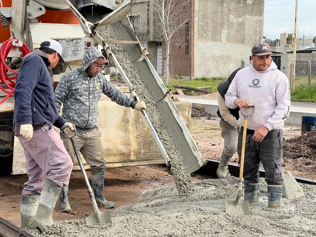 Roldán: Continúa la pavimentación en dos frentes de obra