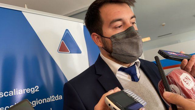 El fiscal Gastón Avila, en conferencia de prensa, en un breve receso en la audiencia de este martes. 