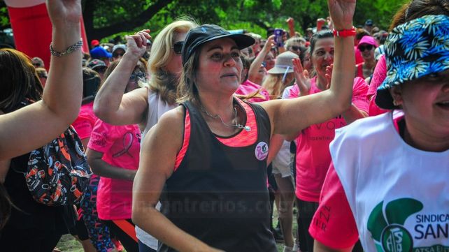 El Parque Urquiza se cubrió de rosa para concientizar sobre el cáncer de mama