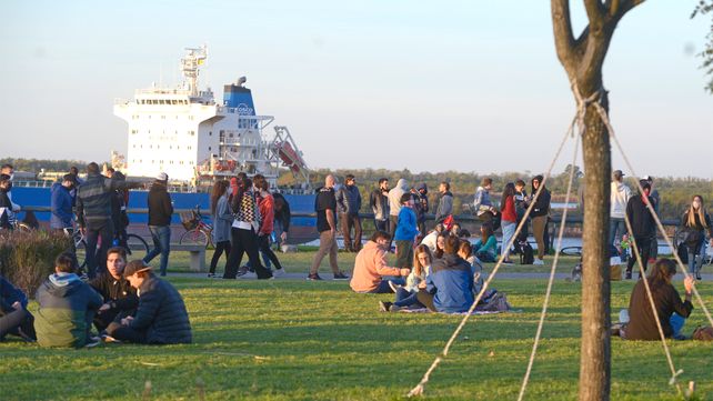 Muchos rosarinos se concentraron en parques y plazas.