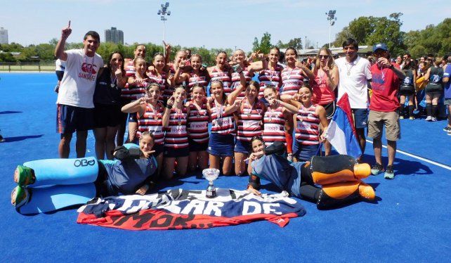 El plantel de Santa Fe Rugby campeón del Regional Sub 14 en Santa Fe.