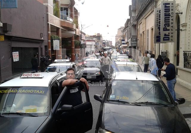 Choferes se movilizaron por seguridad y un ladrón intentó robar un taxi