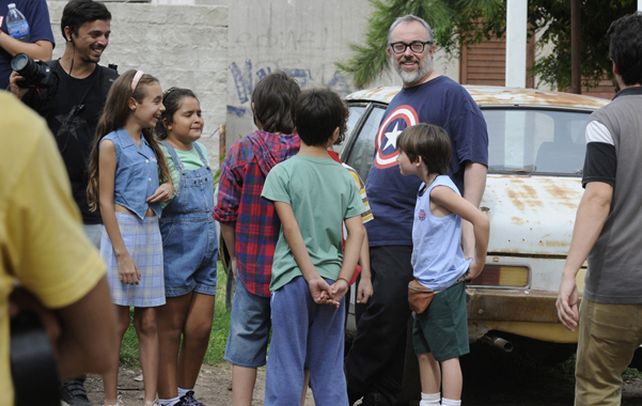 Internacional. Alex de la Iglesia recorre una calle interna de la zona de Grandoli y Gutiérrez