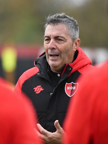 Newells recuperó a dos mediocampistas, pero su goleador entrenó diferenciado