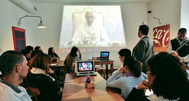 Por primera vez, el Papa contest&oacute; preguntas del p&uacute;blico por la TV