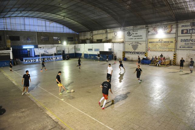 Los clubes de barrio se ven sensiblemente afectados por los aumentos de las tarifas.
