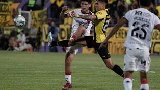 Franco Díaz llegó y cumplió, justo cuando es probable que Newell’s podría a perder a Juan Sforza.