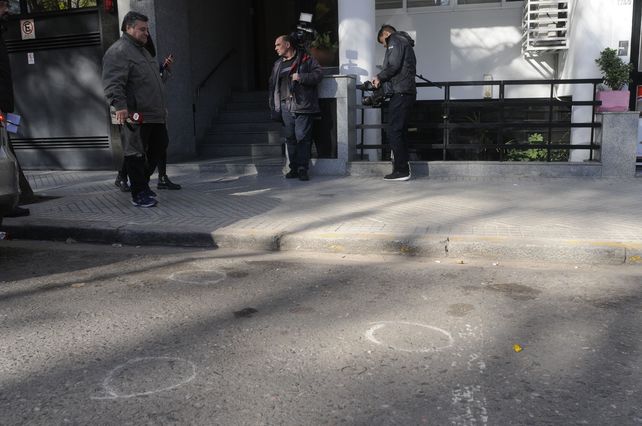 La Policía de Investigaciones (PDI) hizo el relevamiento de las vainas servidas halladas en el lugar de la balacera. 