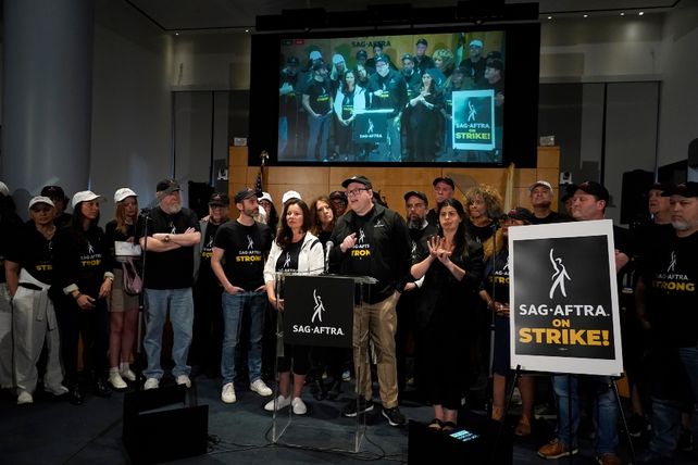 La niñera, al frente de la primera huelga de actores de Hollywood en 40 años