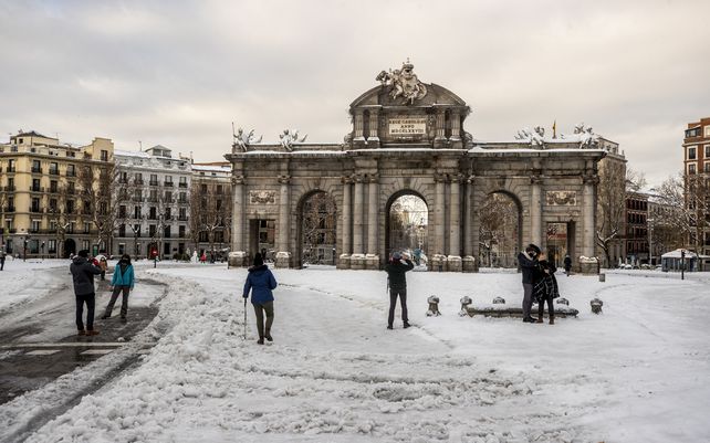 Madrid se paraliza tras la histórica nevada