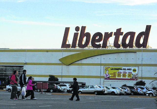 afectada. La cadena argumenta que esta situación le produjo un perjuicio patrimonial.