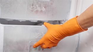 Limpiar el congelador del exceso de hielo puede ser una tarea ardua y tediosa