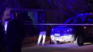 Un joven que salió a hacer un mandado con su perra fue baleado desde un automóvil y murió.&nbsp;