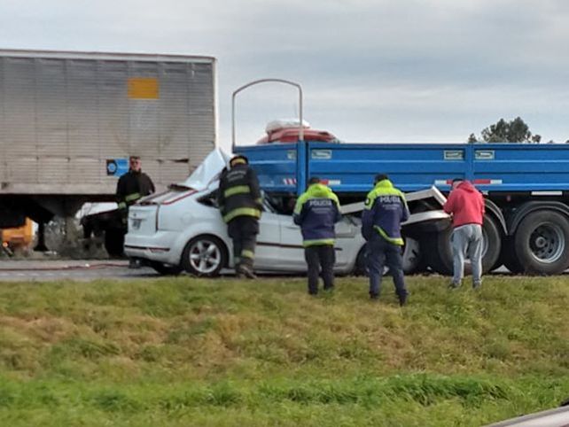 Dos personas murieron por un tremendo choque en la autopista Buenos Aires-Rosario