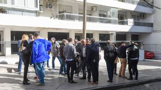 Los diferentes candidatos opositores de Central se congregaron en la sede de la IGPJ, ubicado en Sargento Cabral al 500. (Celina Lutti Lovera/La Capital)