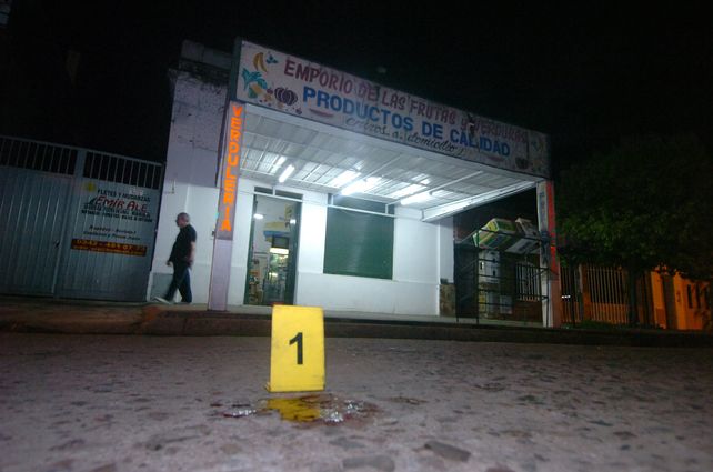 Investigan por qué balearon a un comerciante en Bº Candioti