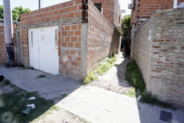 Crimen en barrio Tablada: un mensaje narco firmado con ocho balazos como advertencia.