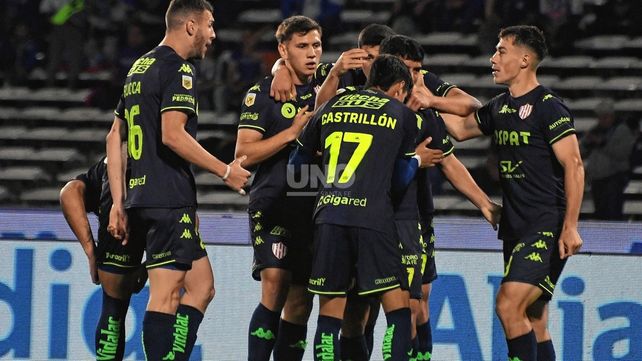 Unión terminó rescatando un empate ante Talleres con Sebastián Moyano como héroe atajando un penal en el final del partido.