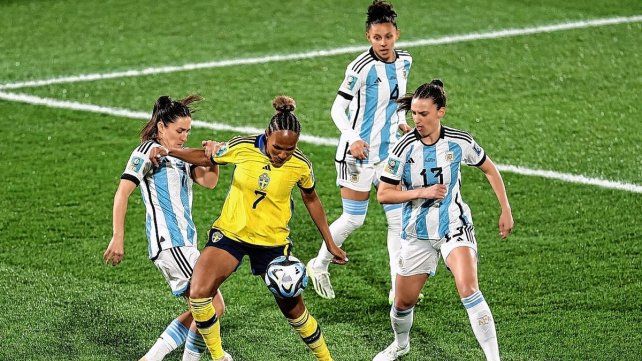 La Selección Argentina de fútbol femenino perdió ante Suecia y quedó eliminada del Mundial.