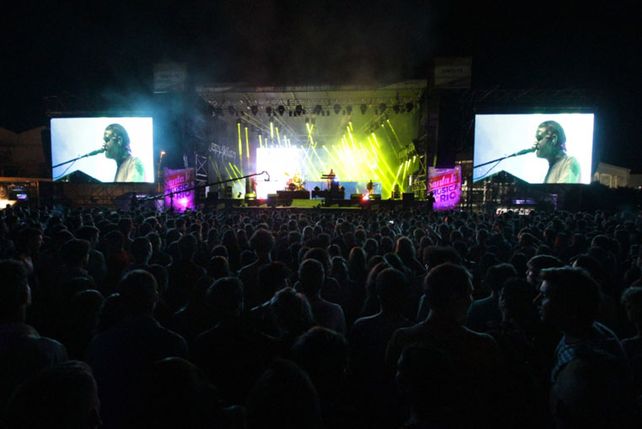 Música en el Río: con bandas locales debutó el escenario del Puerto
