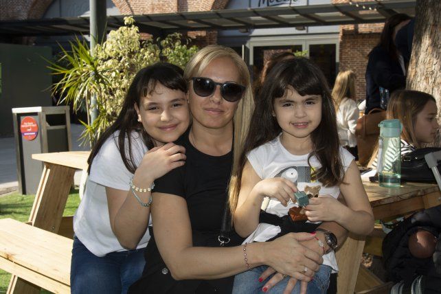 Brisa Flores, Vanesa Peralta y Giuliana Flores. 