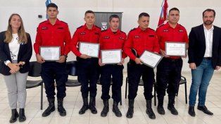 El reconocimiento de los brigadistas que combatieron los incendios en el sur del país
