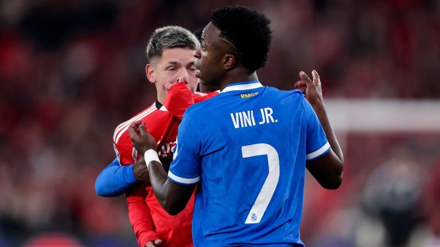 Prestianni se tapó la boca en una discusión y Vinicius lo acusó de proferir comentarios racistas. Así nació la norma que ahora la AFA aplicará en el fútbol argentino.
