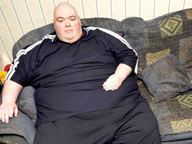 Un hombre quiso ser el más gordo del mundo y ahora pelea por su vida