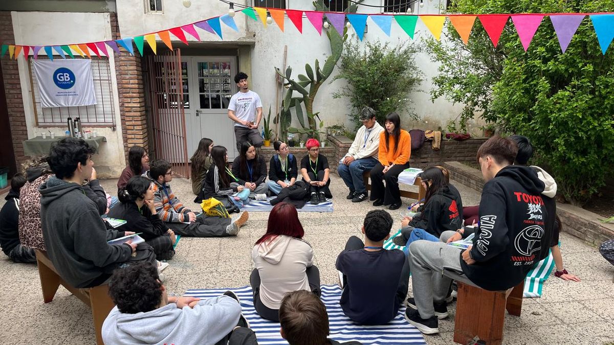 Granadero Baigorria: El laboratorio de poesía reunió a jóvenes bajo la propuesta "Un futuro inquietante"