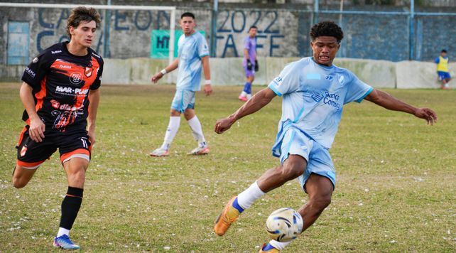Primera C. El colombiano Manuel Correa es pieza fundamental en el once del Salaíto