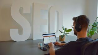 Cómo Casinoble Aborda la Conversión en el Lado Comercial de una Plataforma de Comparación — Un Caso de Estudio en Optimización Editorial